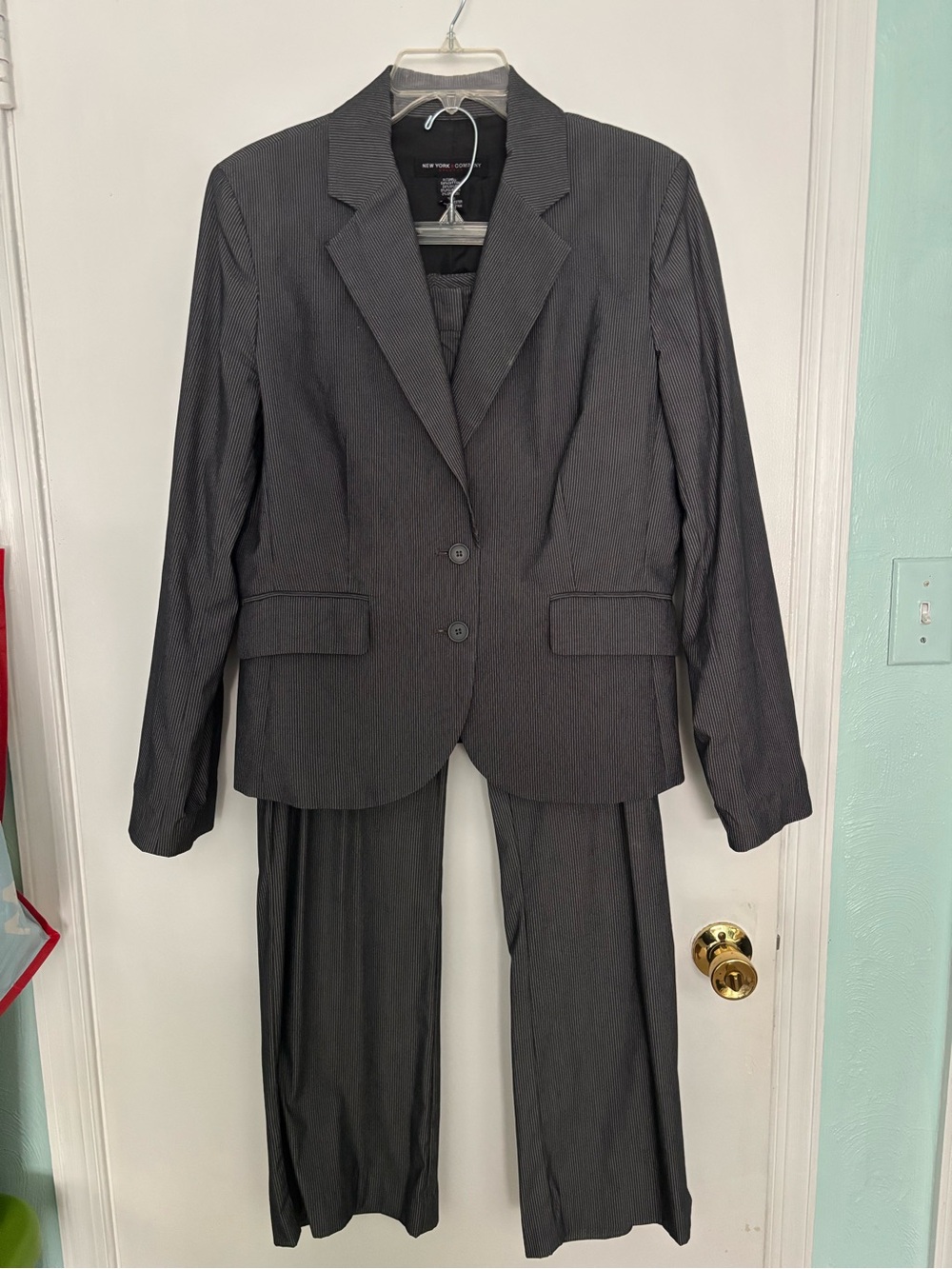Classic women’s Charcoal Pinstripe Suit Blazer & Pants New York & Co size 12